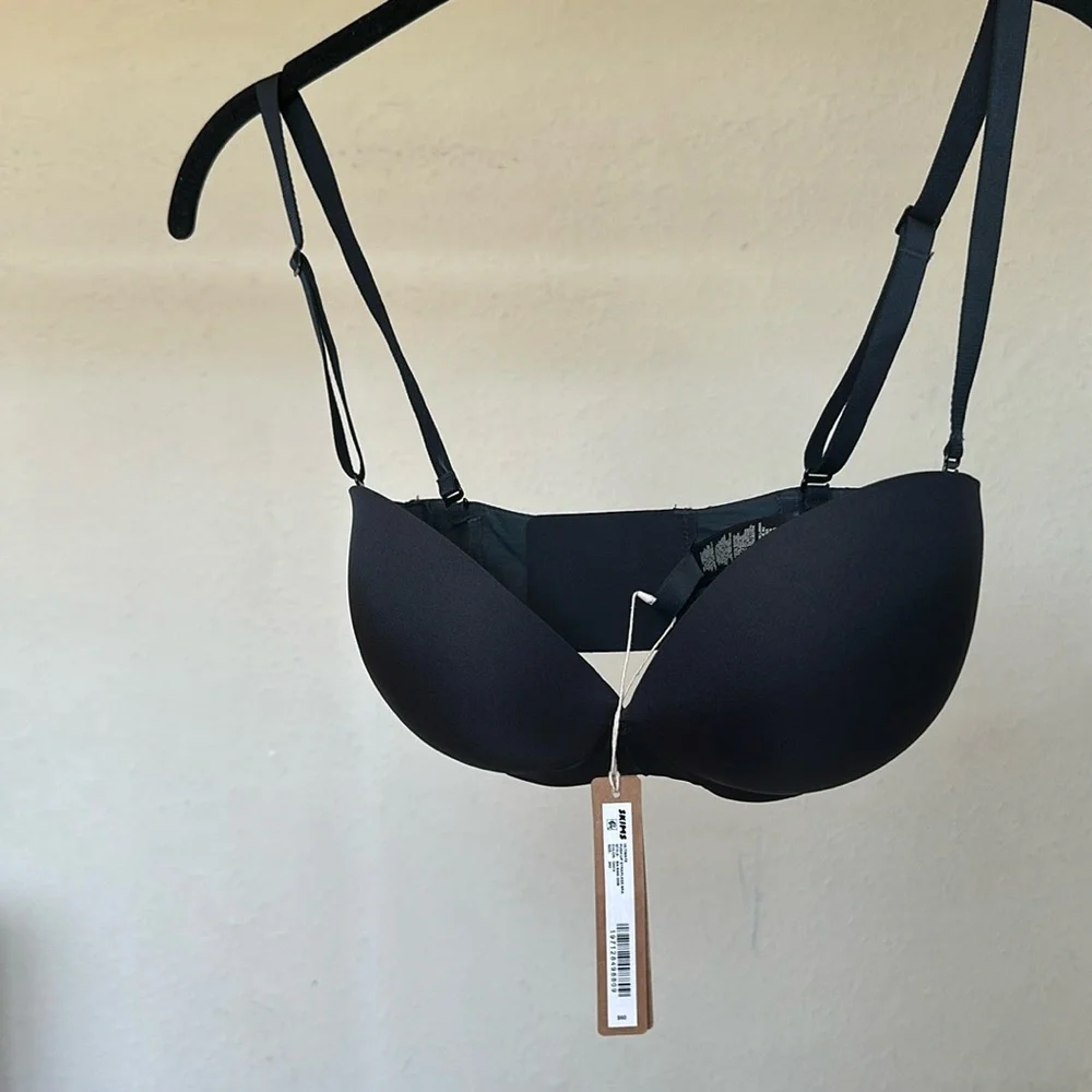 SKIMS ULTIMATE STRAPLESS PUSH-UP BRA STYLE: BA-BAN-3208 COLOR‎ ONYX SIZE 30D NWT - Picture 5 of 7